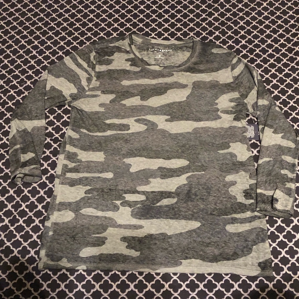 Lucky Brand Womens Lightweight Green Camouflage Shirt Sz Medium Crew Neck C15